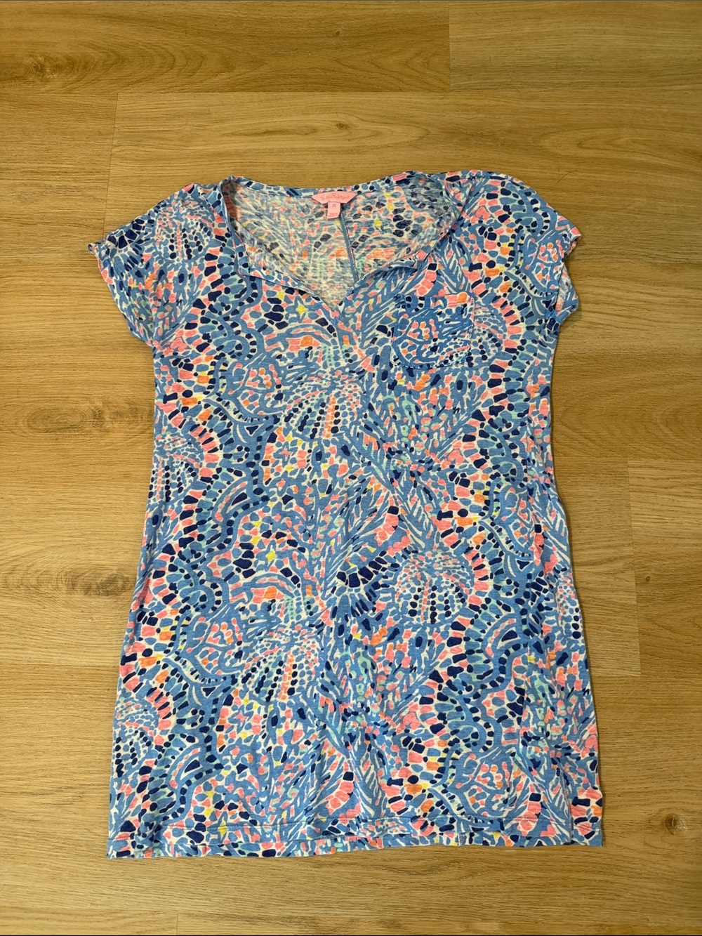 Lily Pulitzer v neck t shirt dress
